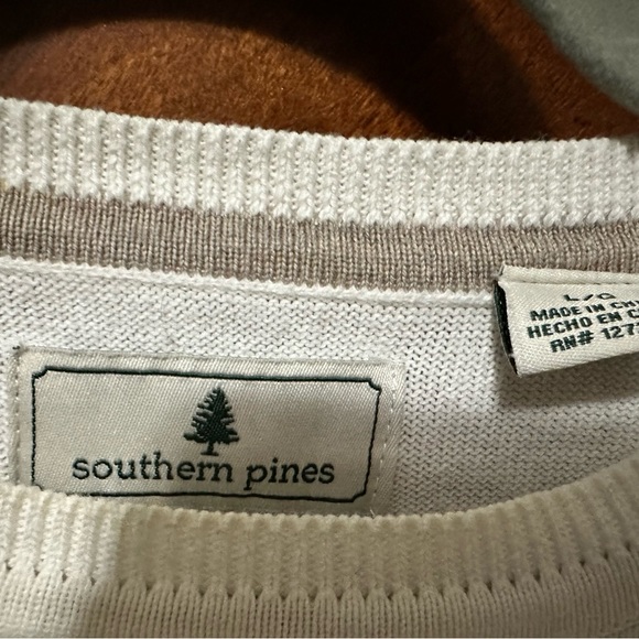 Men’s pullover cream colored sweater Size Large very soft great quality. - Picture 3 of 5